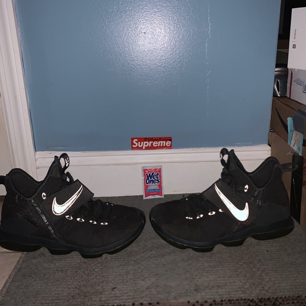Lebron 14 ‘Triple Black’ sz 11